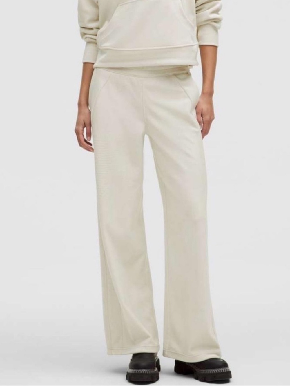 Lululemon Scuba Mid-Rise Wide-Leg Pant *Velvet Bone size XS